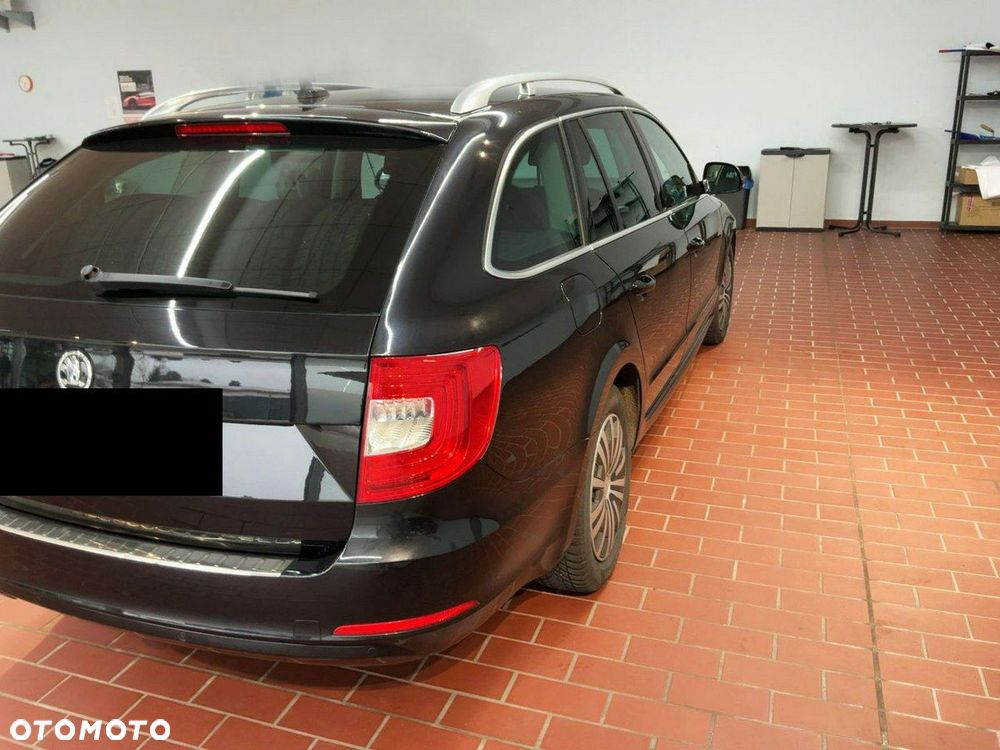 Skoda Superb 2.0 TDI DSG Exclusive - 4