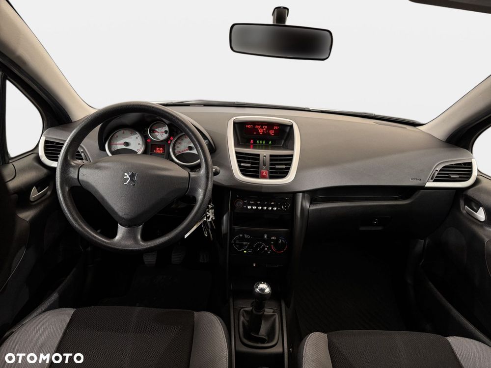 Peugeot 207 1.4 16V Trendy - 10