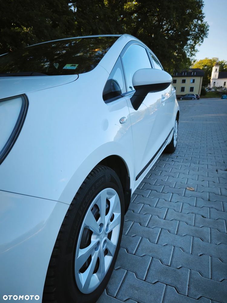 Kia Rio 1.4 L - 6