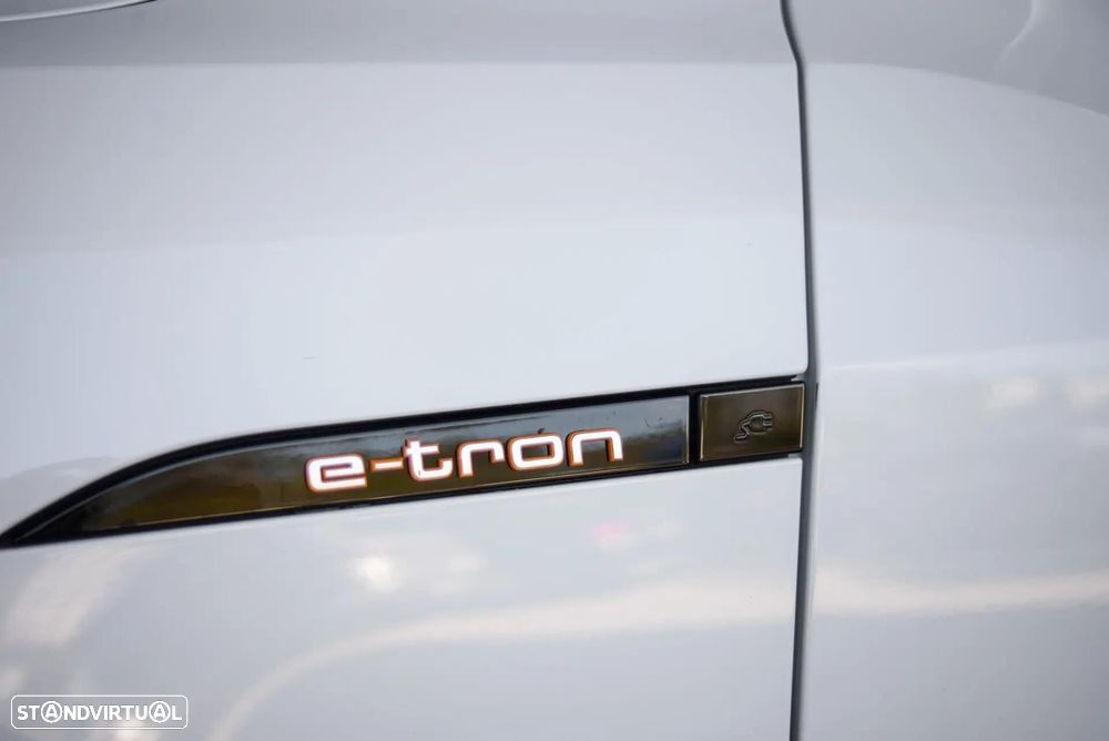 Audi e-tron 55 quattro - 32