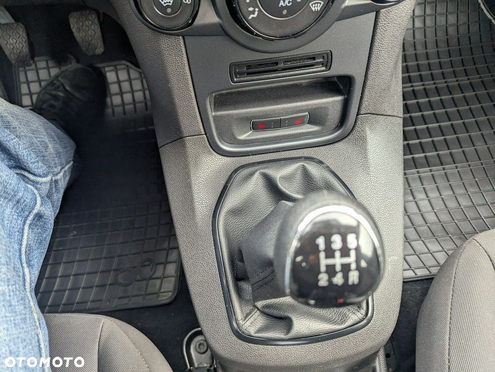 Ford Fiesta - 12