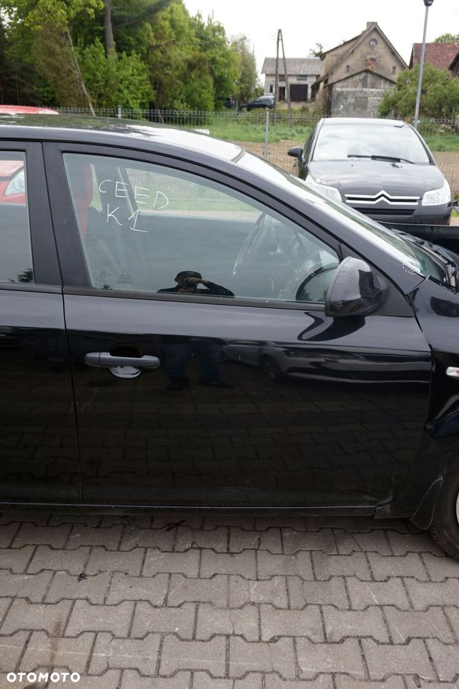 DRZWI PRZEDNIE PRAWE CEED I 5D HB 1K  CZARNY KIA 2006-2009 - 1