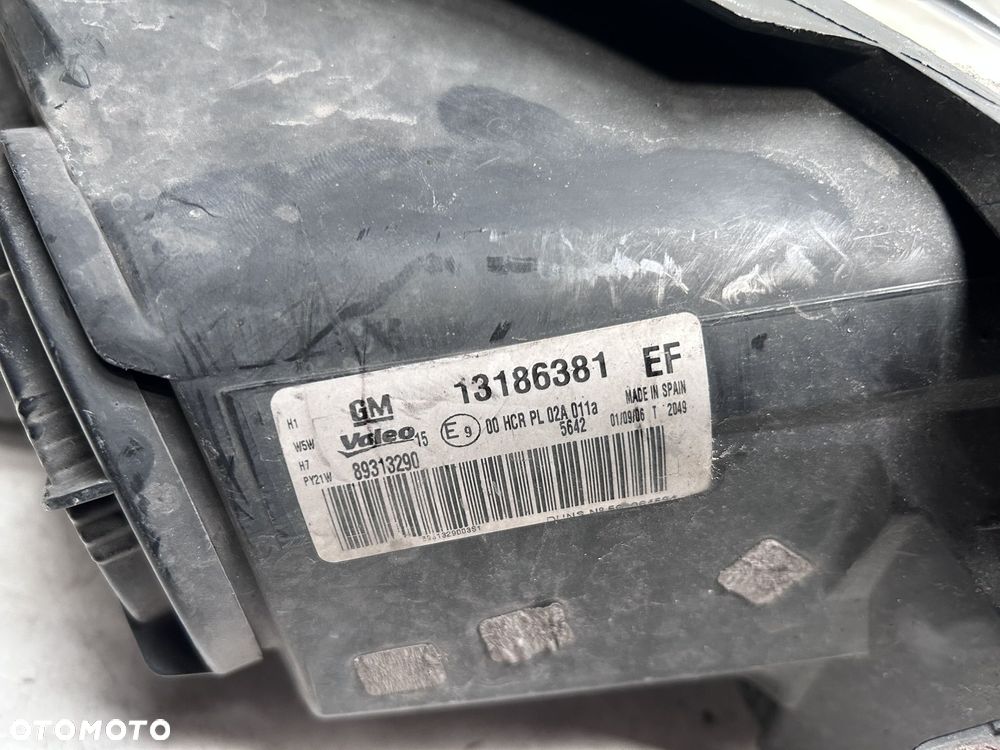 Reflektor lewy Opel Corsa D 13186381 - 4