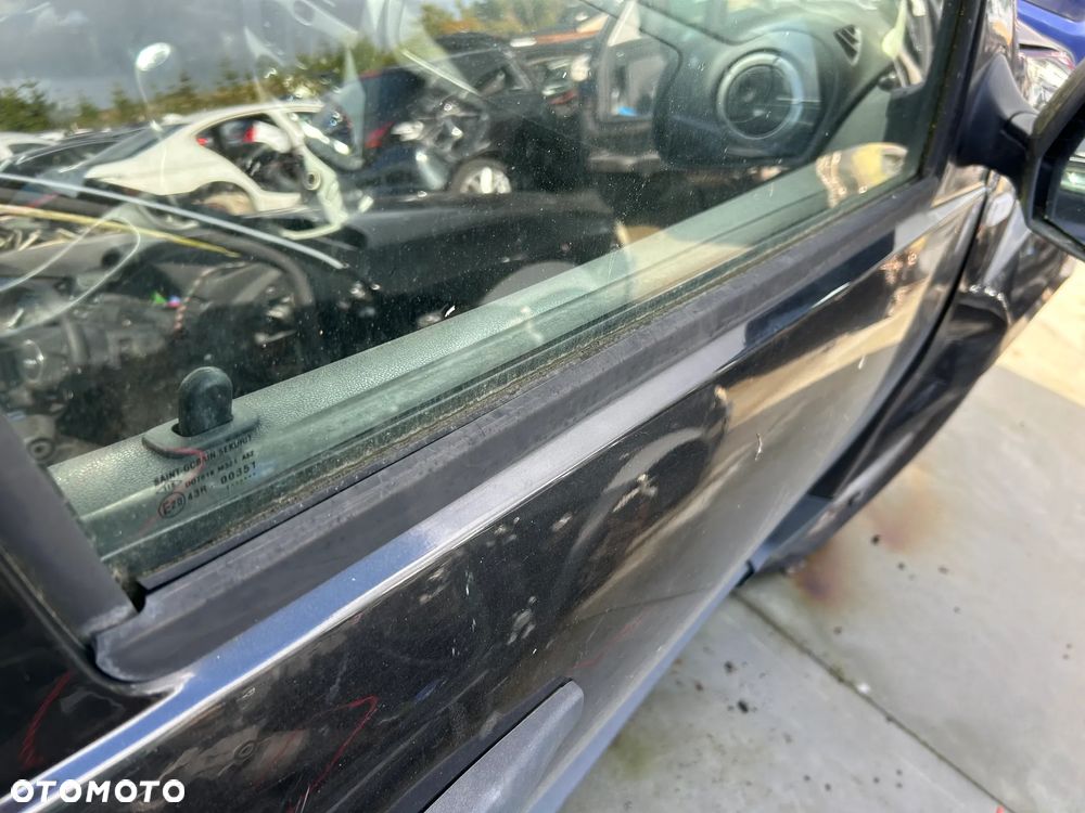 DACIA DUSTER I listwy zgarniające drzwi KOMPLET - 2