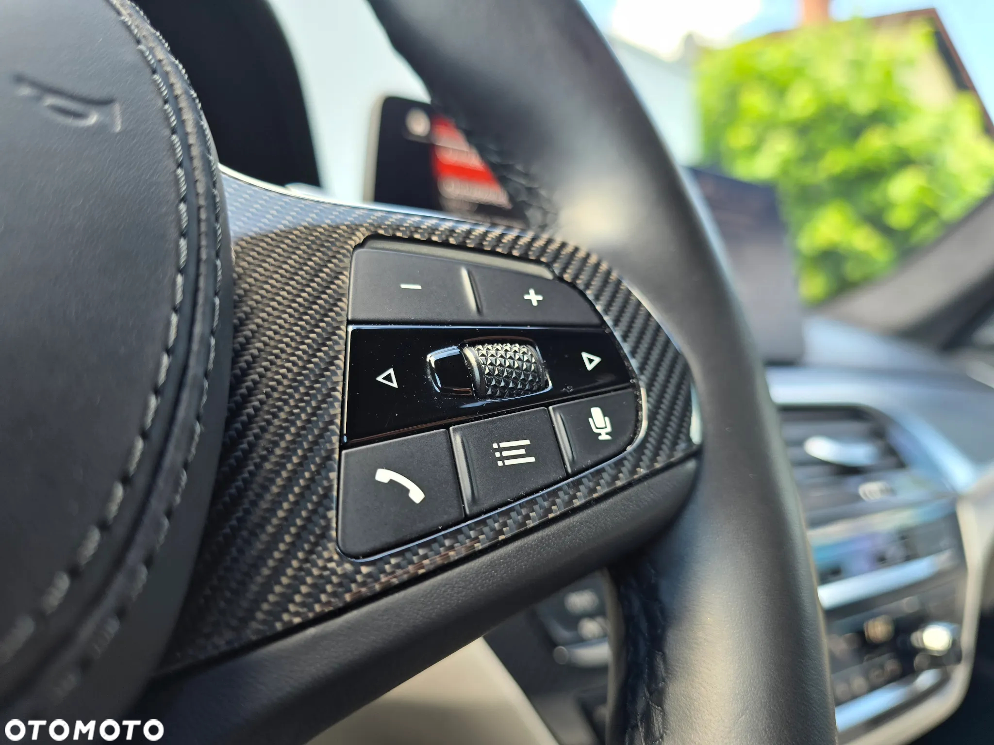 BMW Seria 5 M550i xDrive - 25
