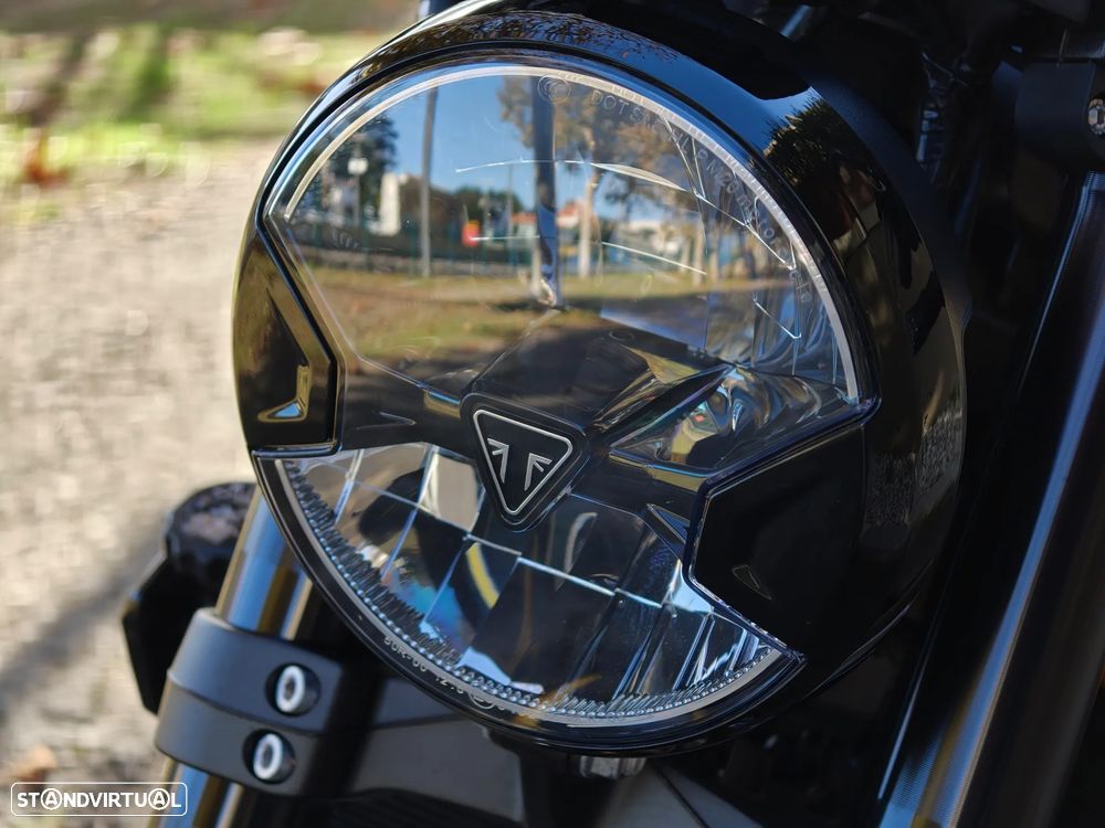 Triumph Trident 660 Cosmic Yellow - 10