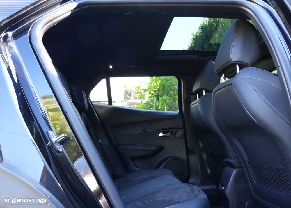 Peugeot 2008 PureTech 130 EAT8 GT Pack - 39