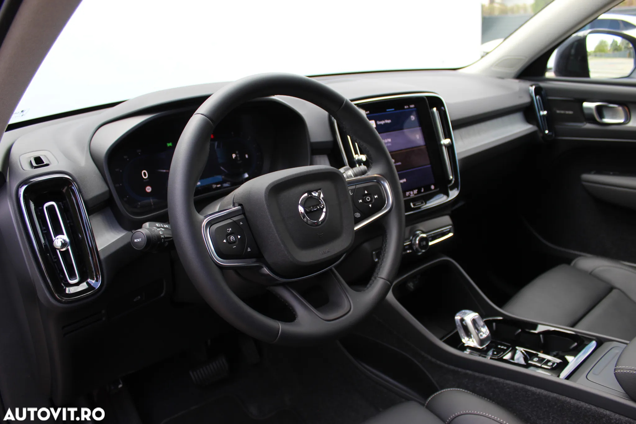 Volvo XC 40 B3 AT FWD MHEV Plus Dark - 10