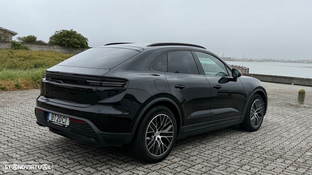 Porsche Macan Electric - 12