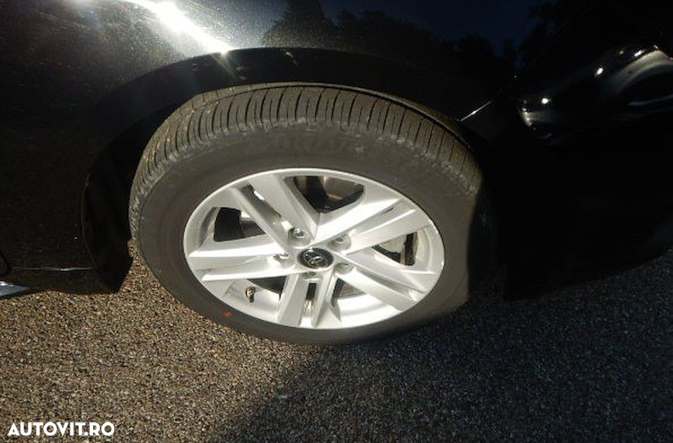 Toyota Corolla 1.8 HSD Business - 12