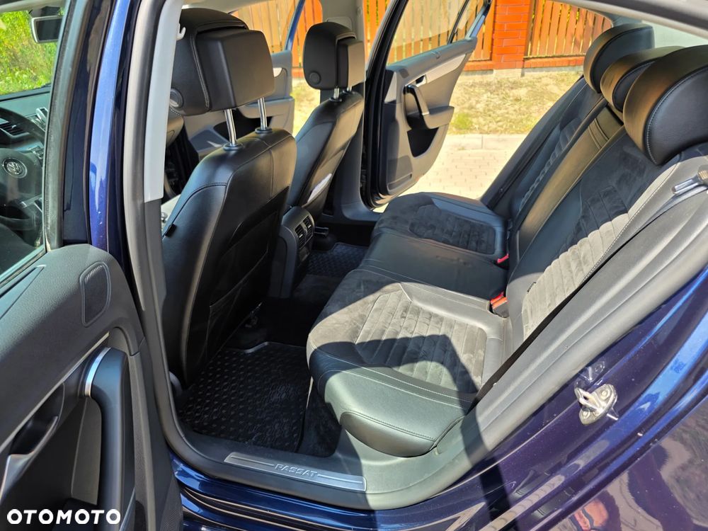 Volkswagen Passat 2.0 TDI 4Mot Highline DSG - 24