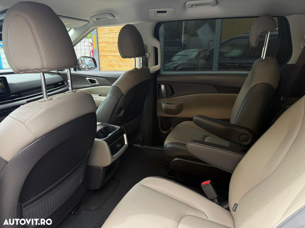 Kia Carnival - 10