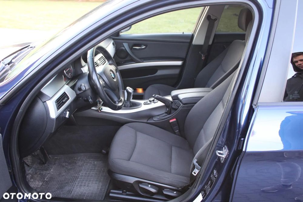 BMW Seria 3 318d - 11