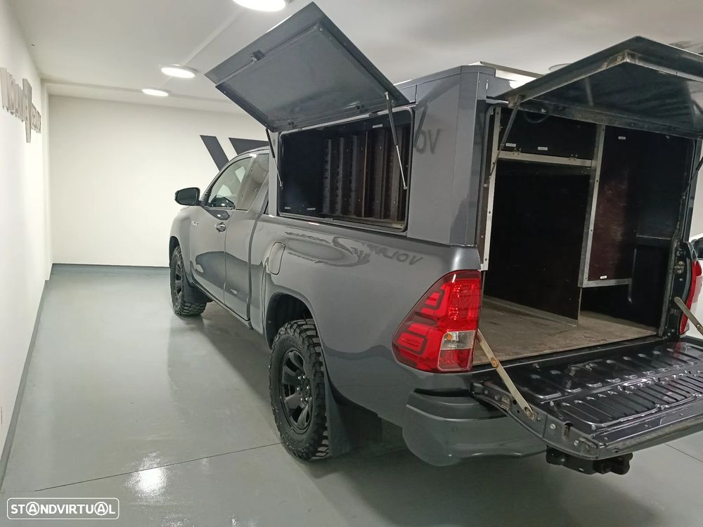Toyota Hilux - 10