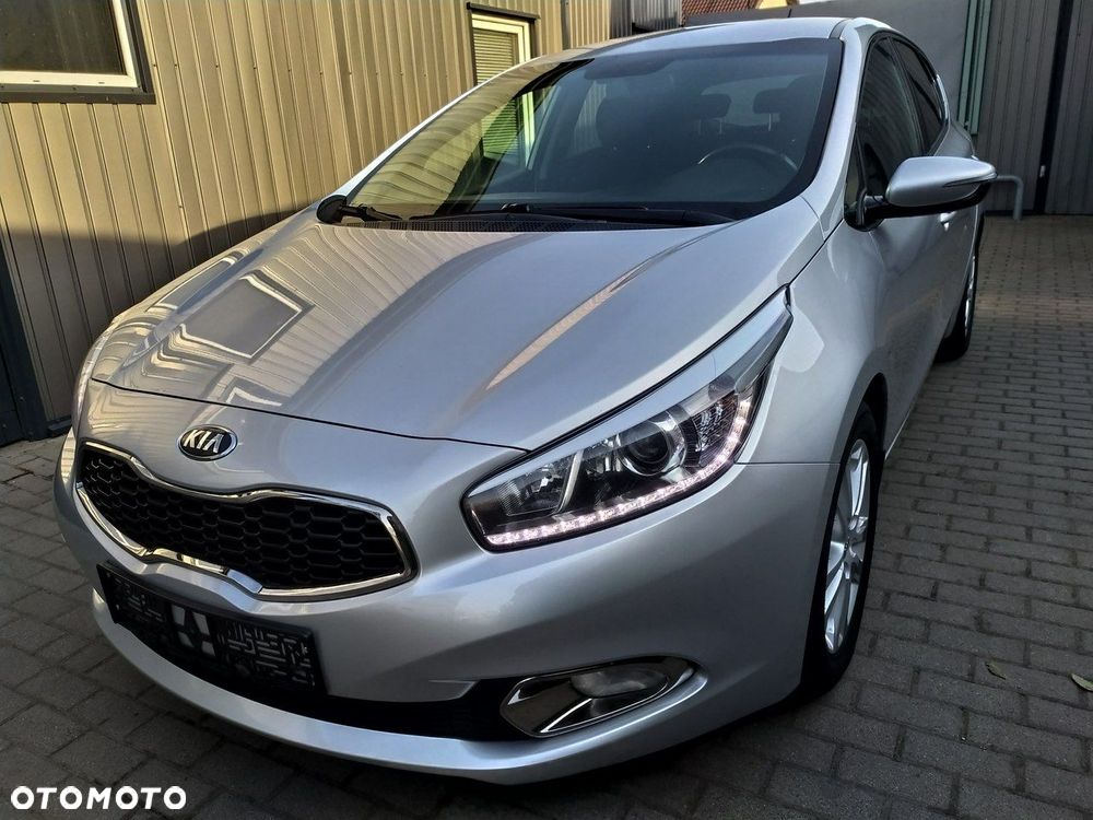 Kia Ceed 1.6 GDI ISG Dream-Team Edition - 1