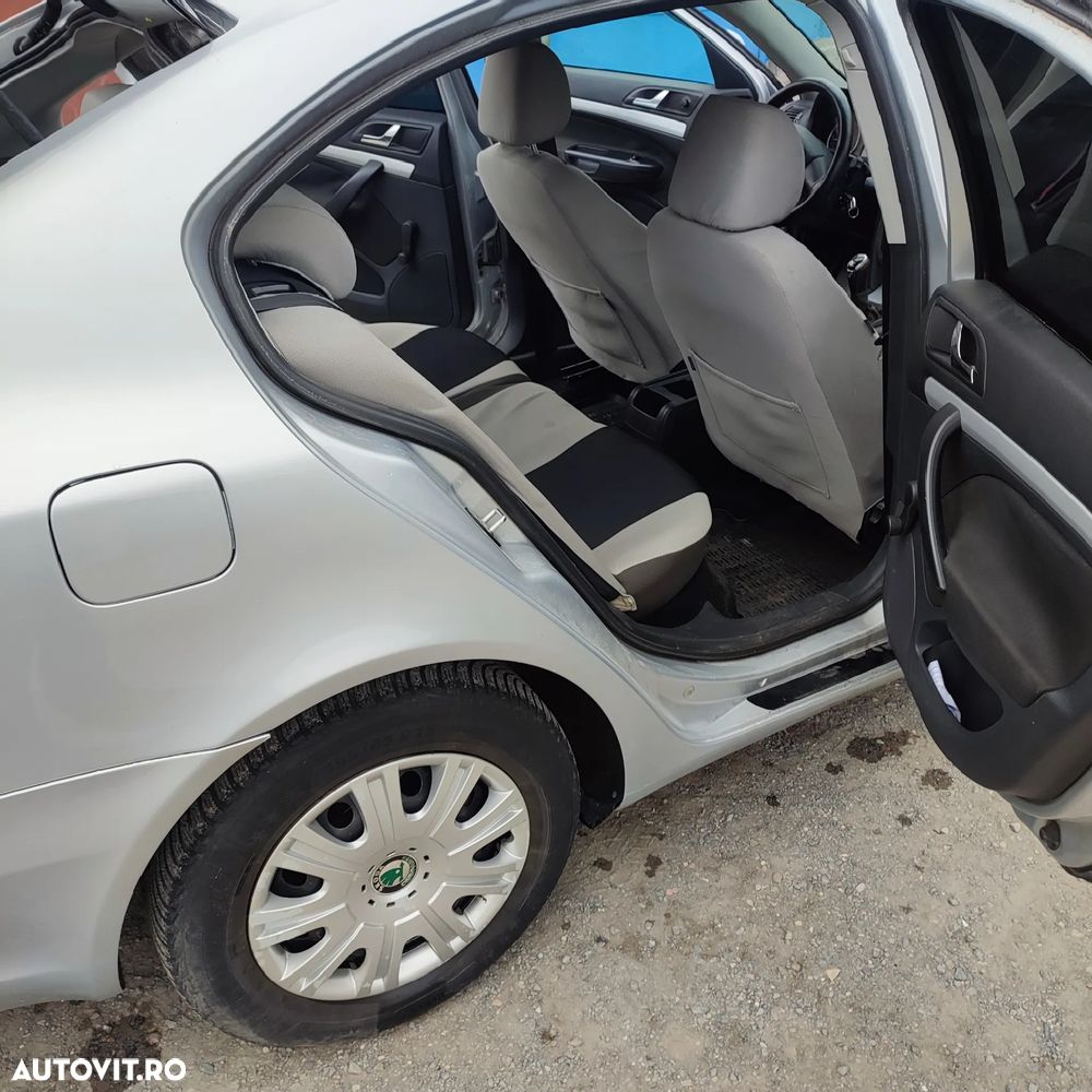 SKODA Octavia 2011 — imagine 5