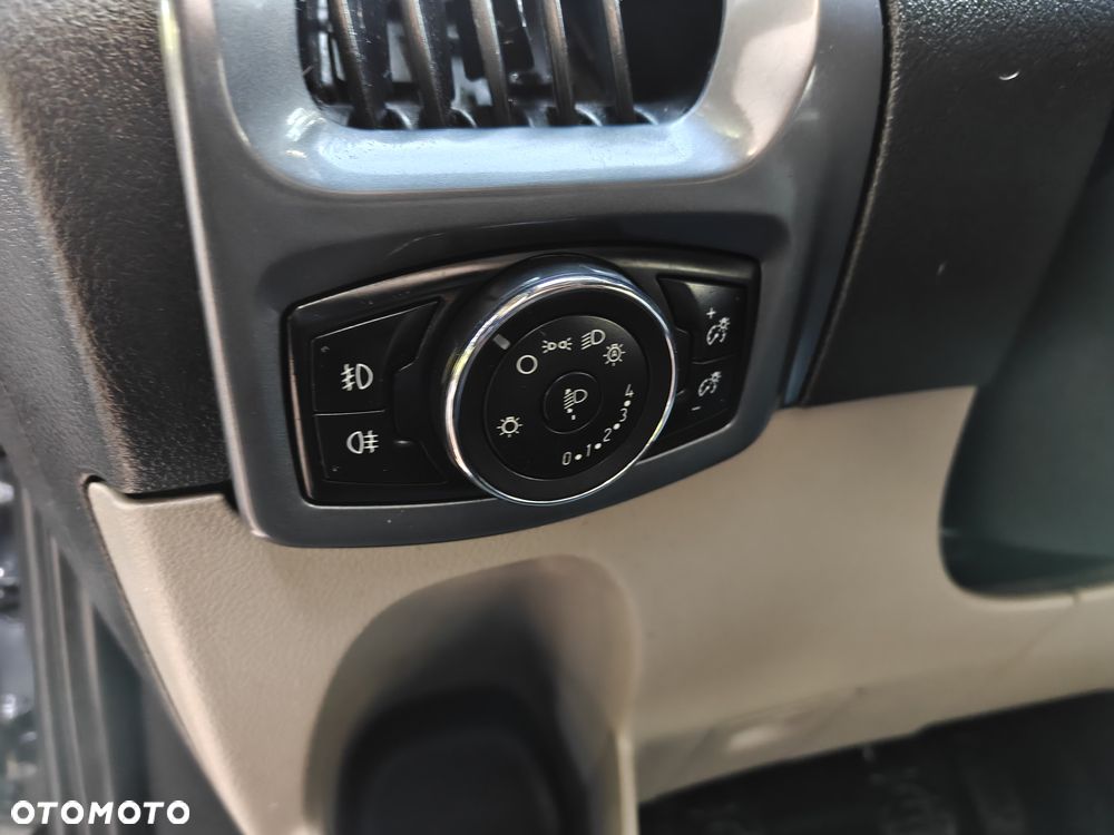 Ford Tourneo Custom - 18