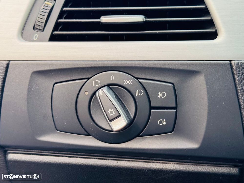 BMW 320 d Touring Pack M - 29