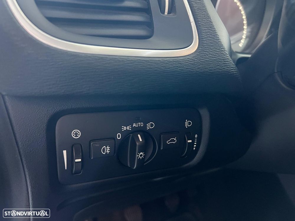 Volvo V40 2.0 D3 Momentum - 21