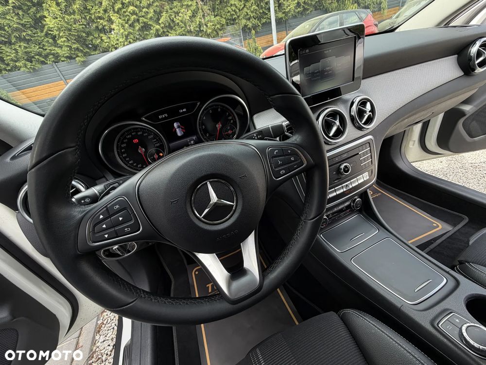 Mercedes-Benz GLA 200 7G-DCT Style - 31