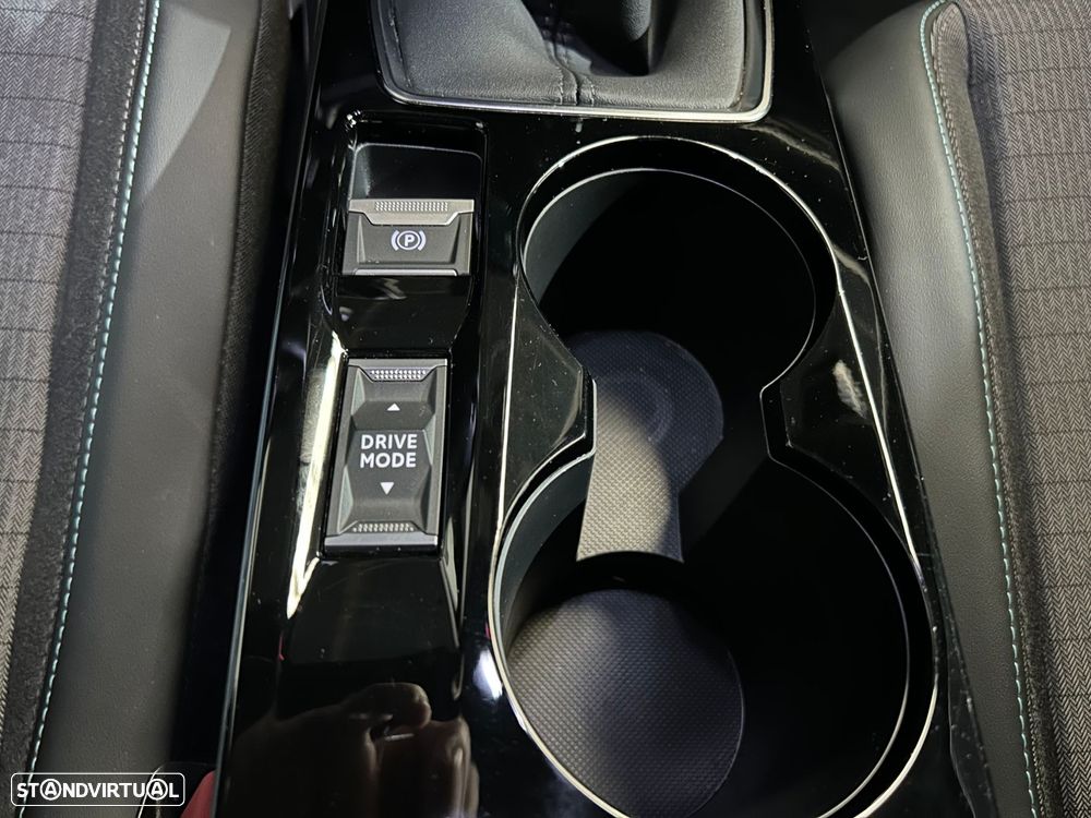 Peugeot 2008 1.2 PureTech Allure Pack - 34