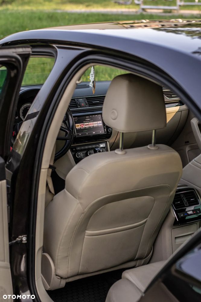 Skoda Superb 2.0 TDI 4x4 L&K DSG - 10