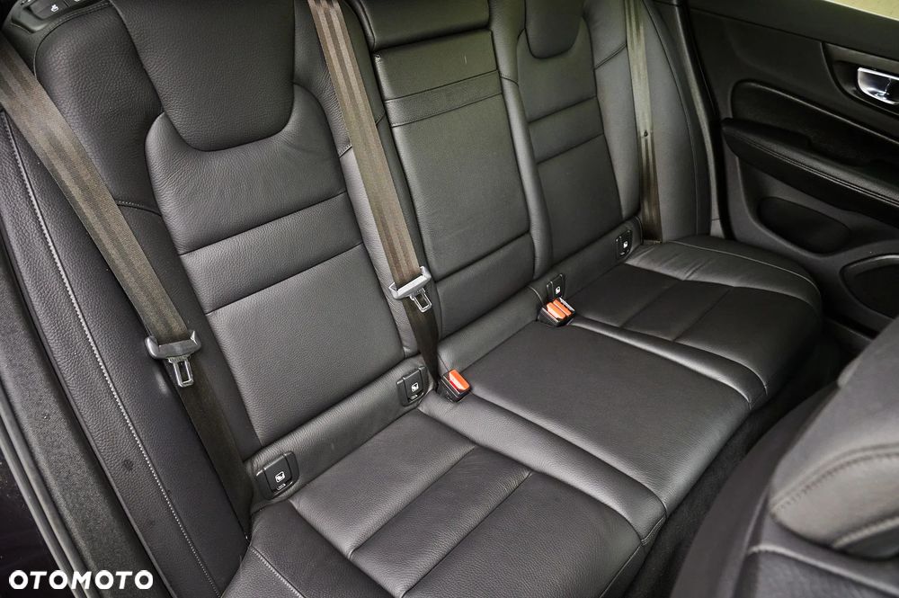 Volvo V60 D3 Momentum Pro - 32