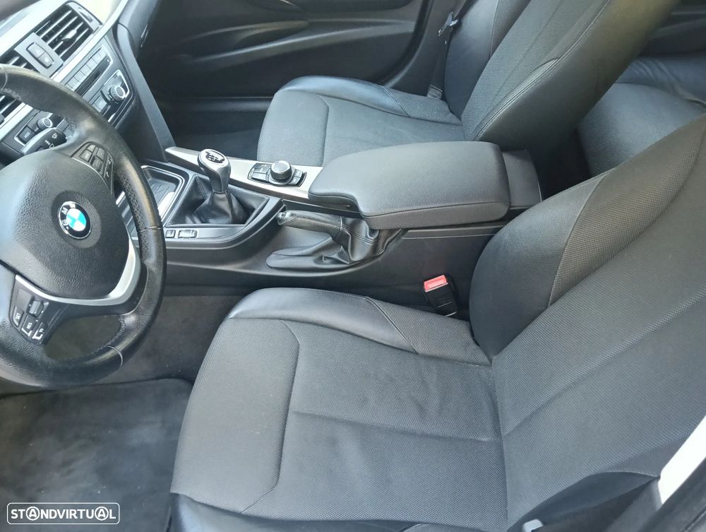 BMW 318 d xDrive Line Modern — fotografia 42