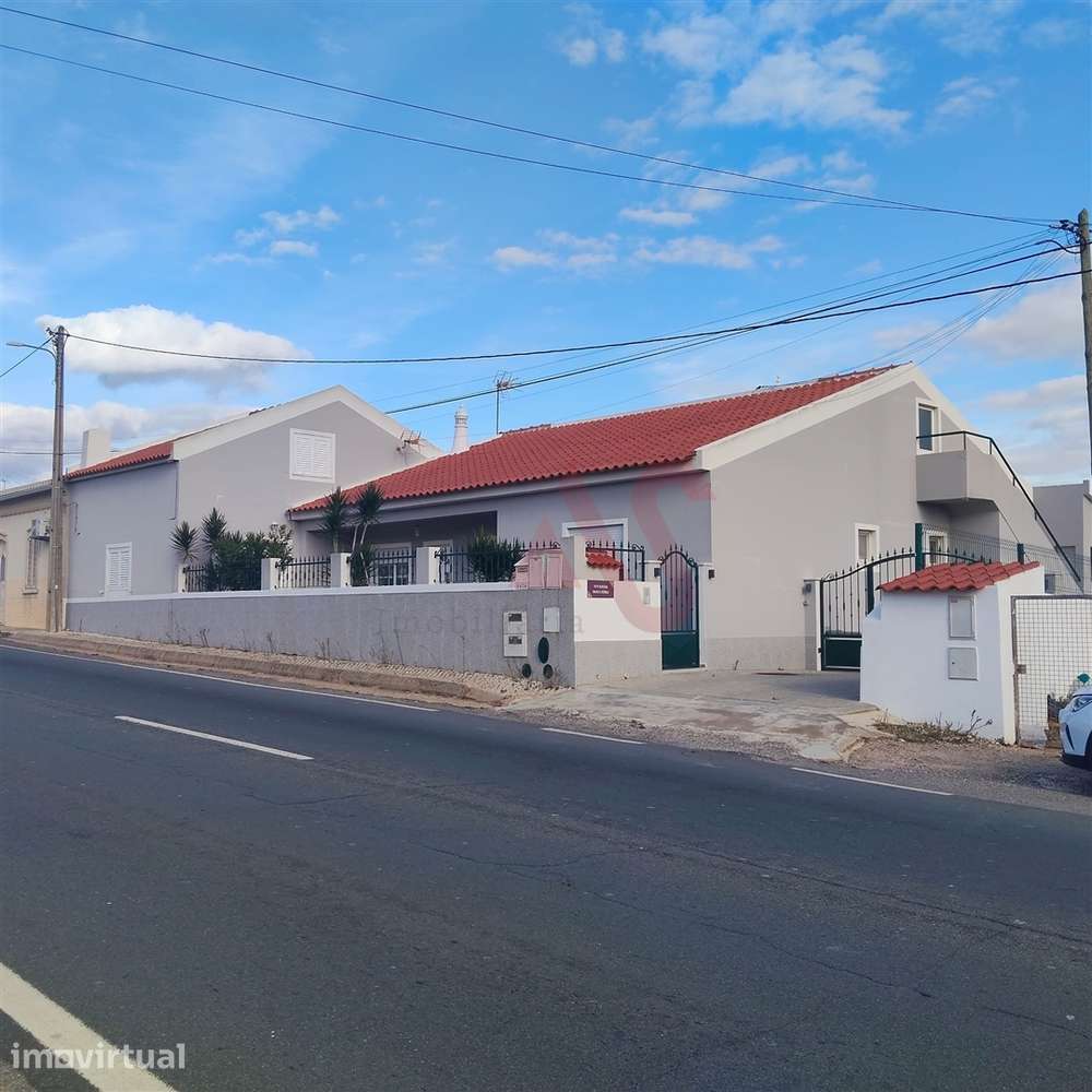 Moradia T3 ( + T1 + T2 Duplex) com Piscina em Albufeira - Grande imagem: 3/20