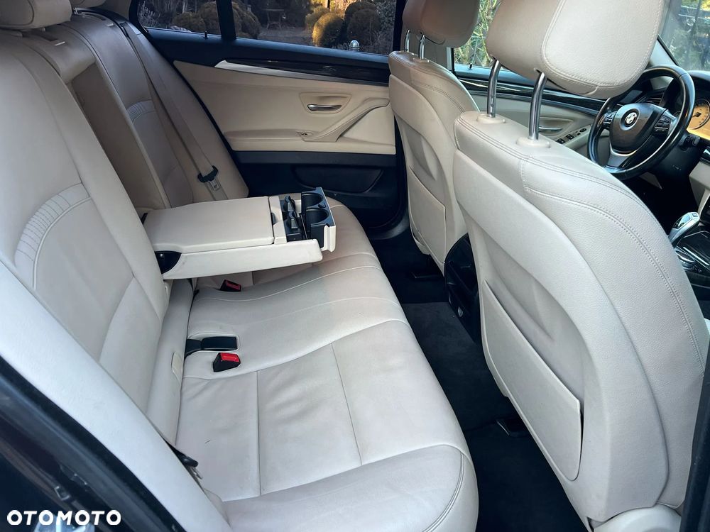 BMW Seria 5 520d xDrive Luxury Line - 28