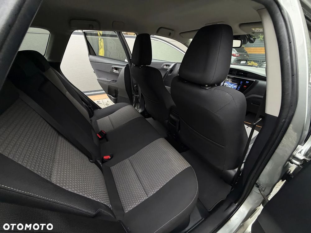 Toyota Auris 1.8 HSD Luna - 17