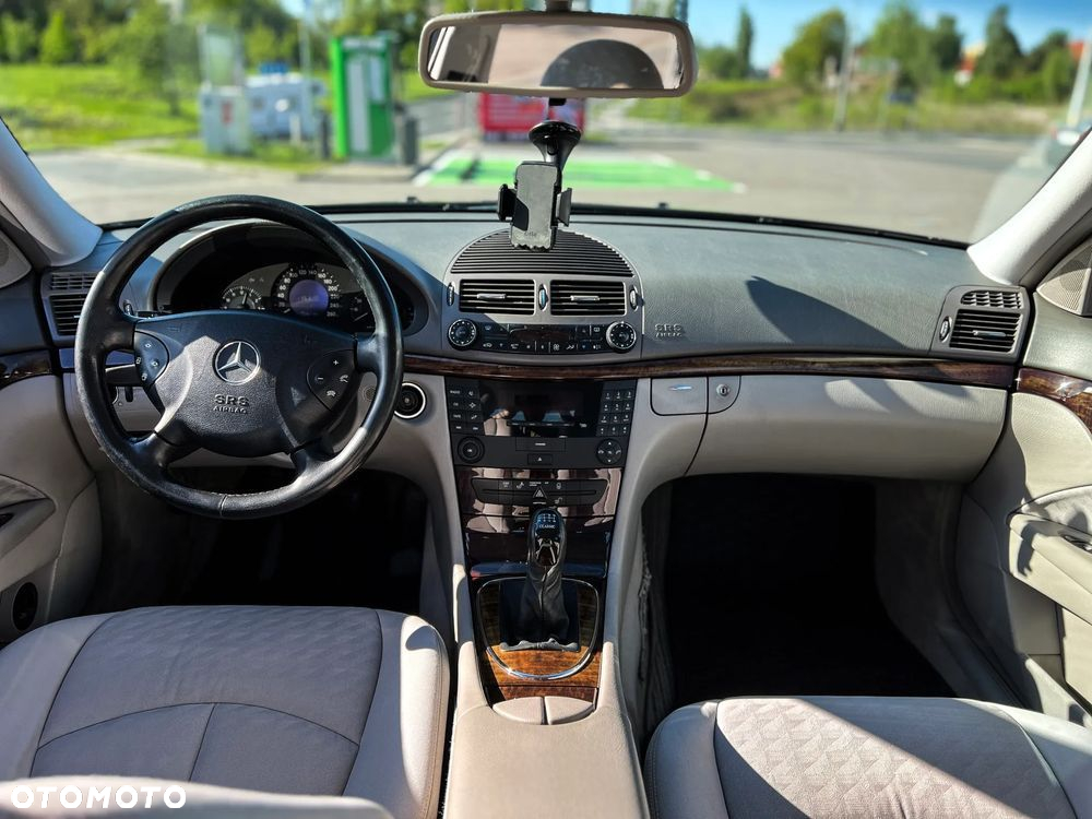 Mercedes-Benz Klasa E 200 Kompressor T Classic - 11