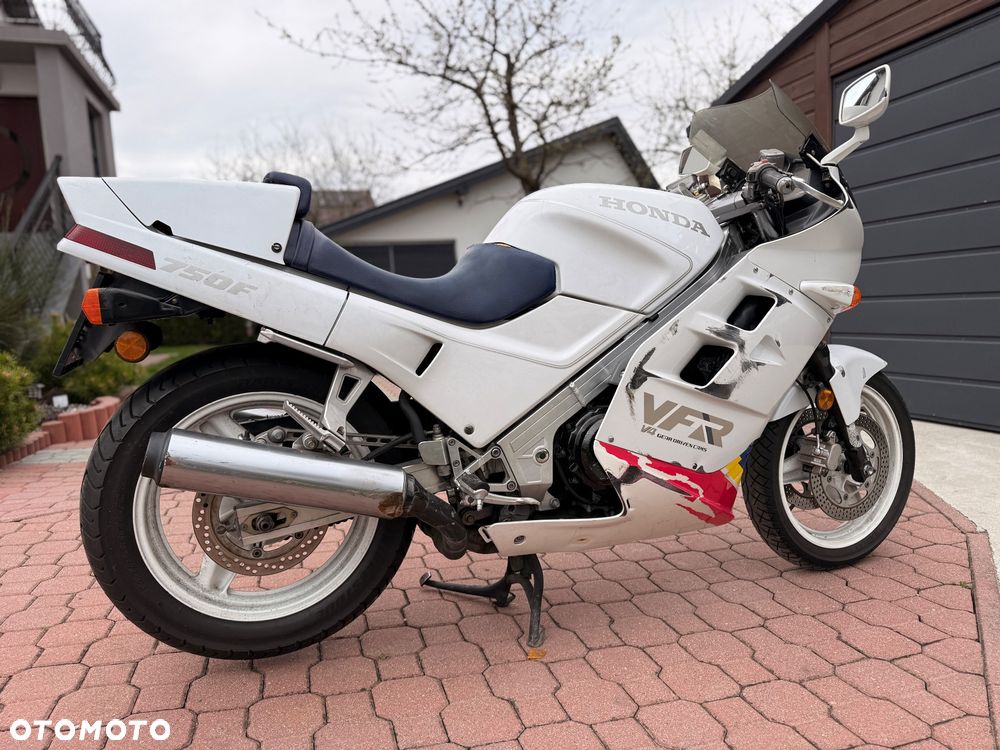 Honda VFR - 4
