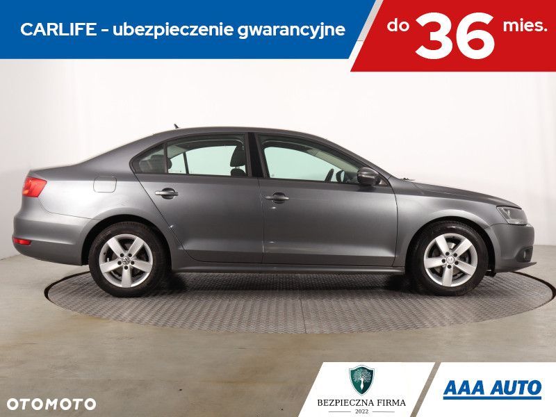 Volkswagen Jetta - 8