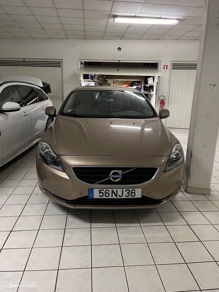 Volvo V40 2.0 D4 Momentum Geartronic - 6