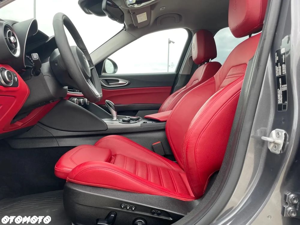 Alfa Romeo Giulia 2.0 Turbo Veloce Q4 - 22
