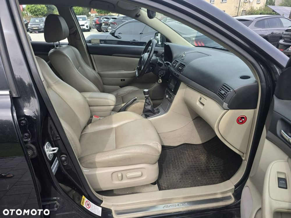 Toyota Avensis - 12