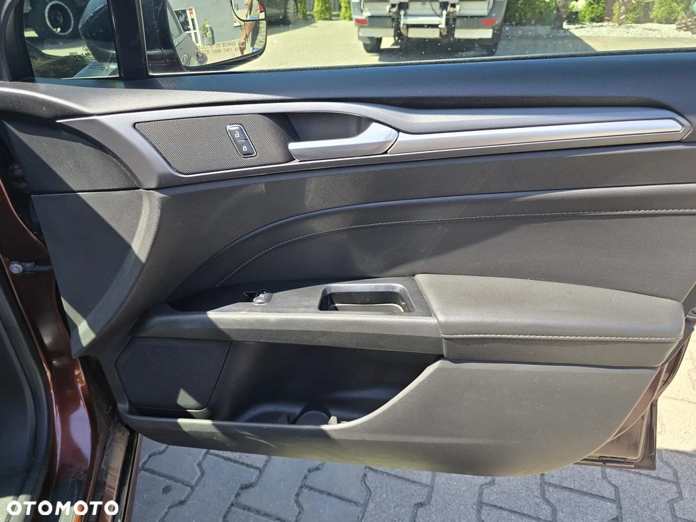 Ford Fusion - 12