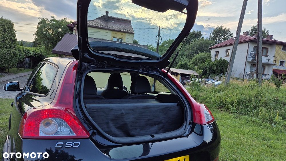 Volvo C30 D4 R-Design - 9