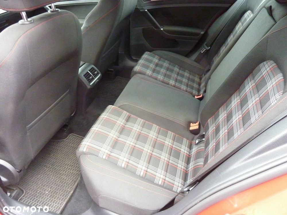 Volkswagen Golf - 15