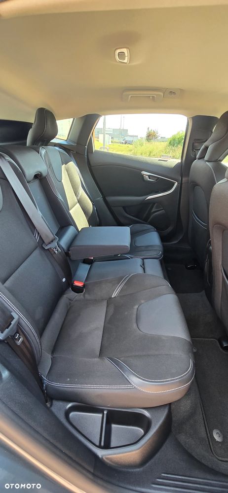 Volvo V40 T3 Drive-E Momentum - 16