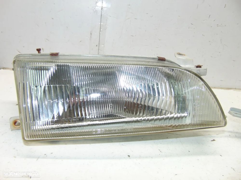 Toyota Corolla AE100 E10 faróis - 2