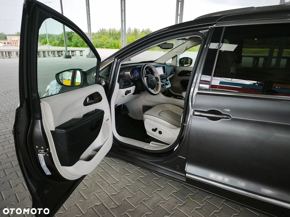 Chrysler Pacifica - 24