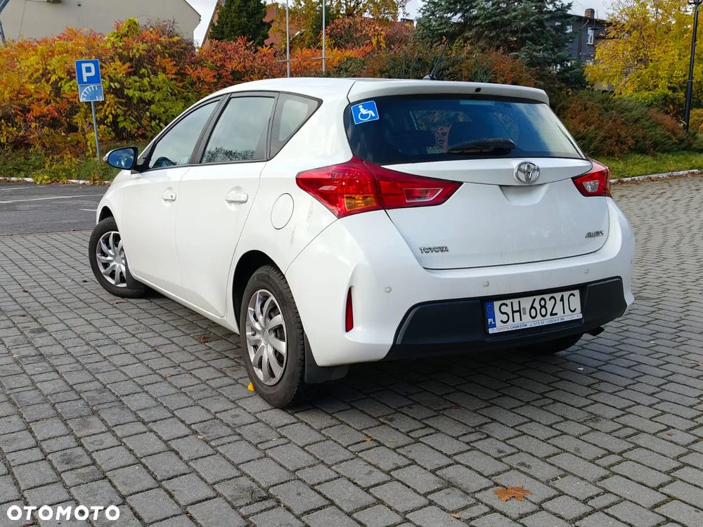 Toyota Auris 2015 photo 3