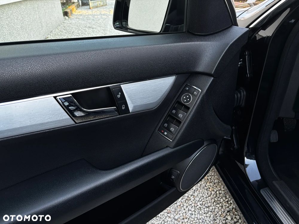 Mercedes-Benz Klasa C 180 Kompressor Avantgarde - 37