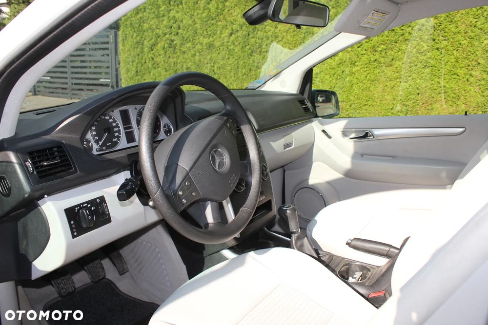 Mercedes-Benz Klasa B 150 BlueEffICIENCY - 22