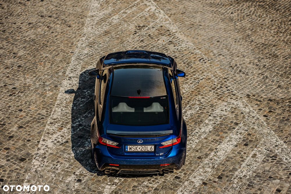 Lexus RC F Carbon - 11
