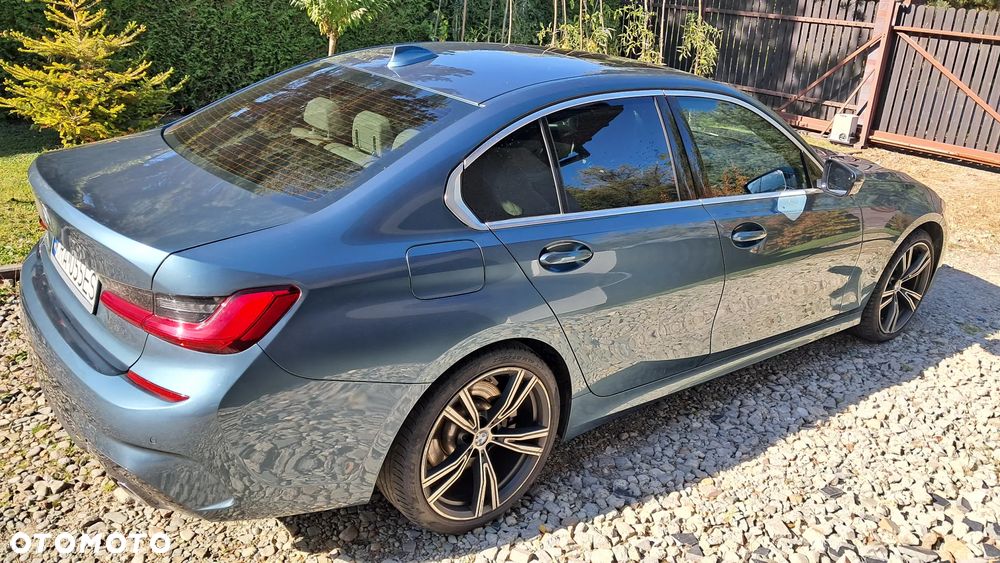 BMW Seria 3 330i M Sport - 4