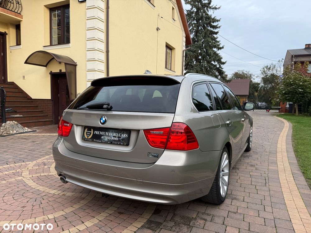 BMW Seria 3 320d Touring Sport-Aut Blue Performance Luxury Line - 11