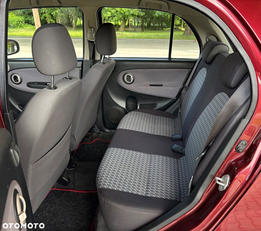 Daihatsu Trevis - 9